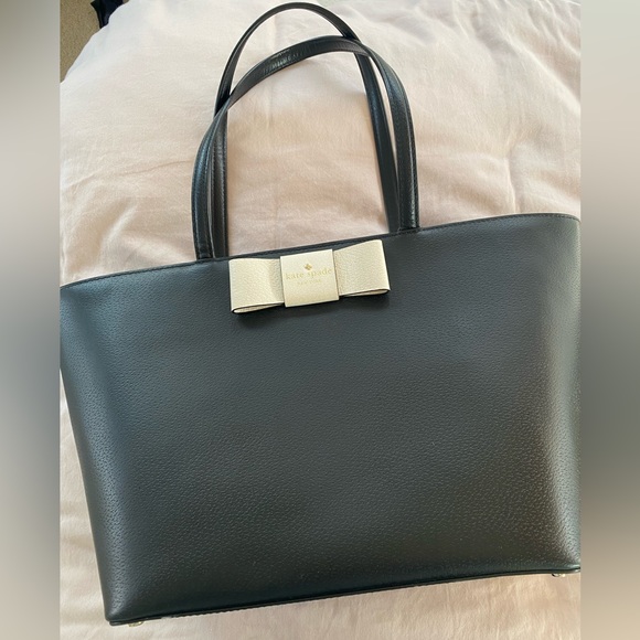 Kate Spade Robinson Street Ellis
Tote - Picture 2 of 6